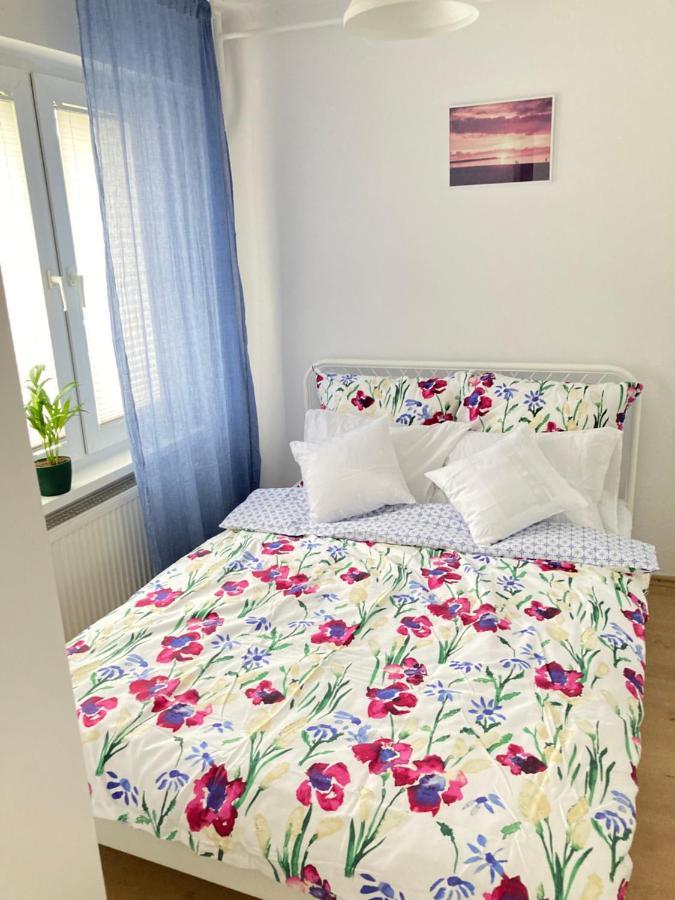 Apartament Uznamska Ambasada 斯维诺乌伊希切 外观 照片