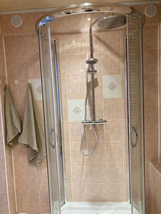 Apartament Uznamska Ambasada 斯维诺乌伊希切 外观 照片